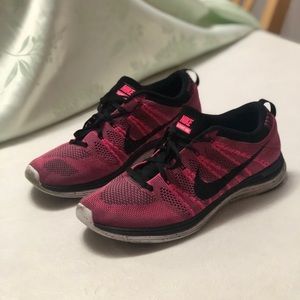 Nike flyknit shoes